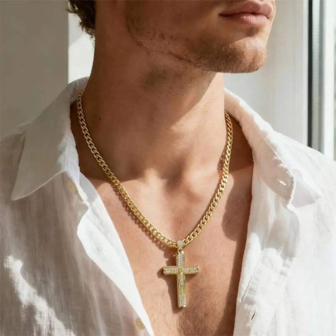 Deus® Cadena con Crucifijo Bañada en Oro 14K